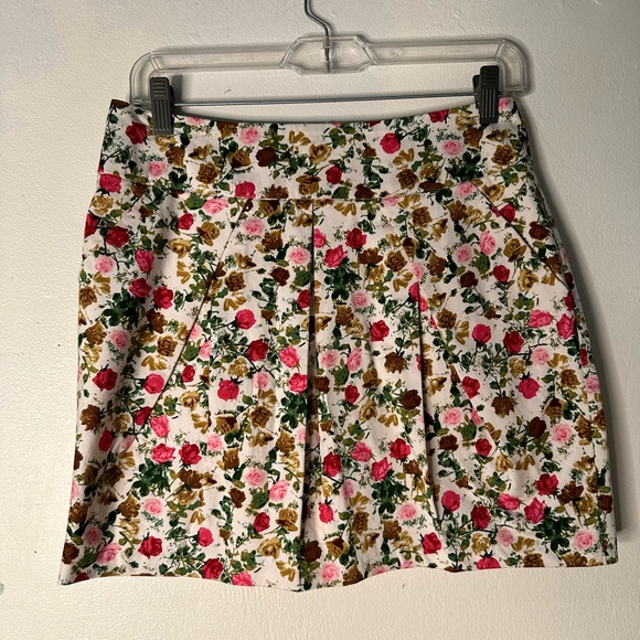 Adorable XXI Floral Pleated Mini Skirt with Pockets Size M - Picture 1 of 7